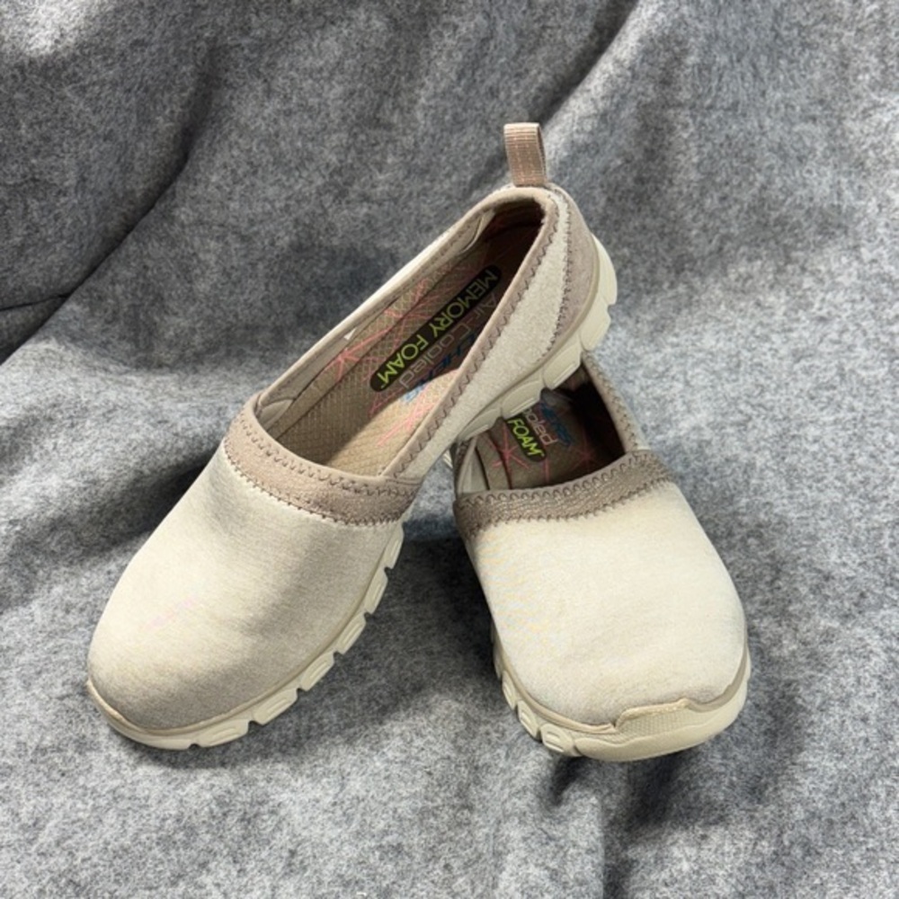 Sketchers Air cooled memory foam slide on grippy  Cream and Tan Loafers shoes 8